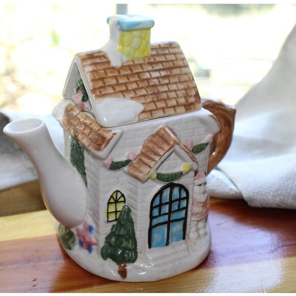 Houston Harvest Santa Claus Cottage Ceramic Teapot. - Picture 4 of 8